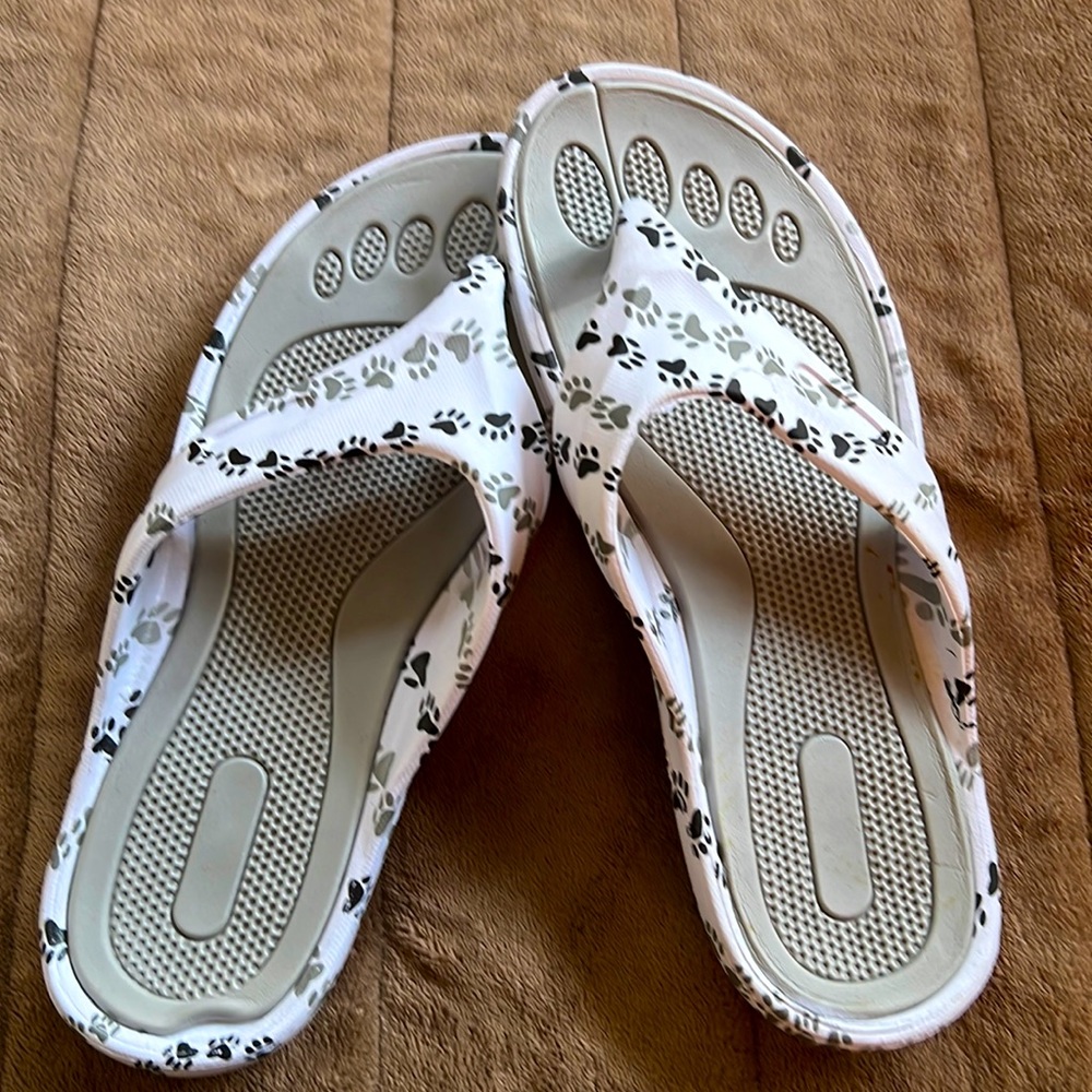 Brand New Woman’s Dog Paw Flip Flops